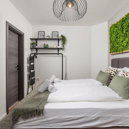 Apartments & Rooms One World Rijeka Luaran gambar