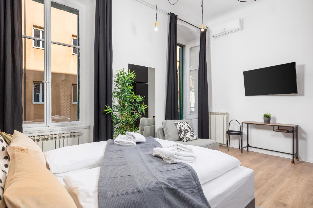 Apartments & Rooms One World Rijeka Luaran gambar