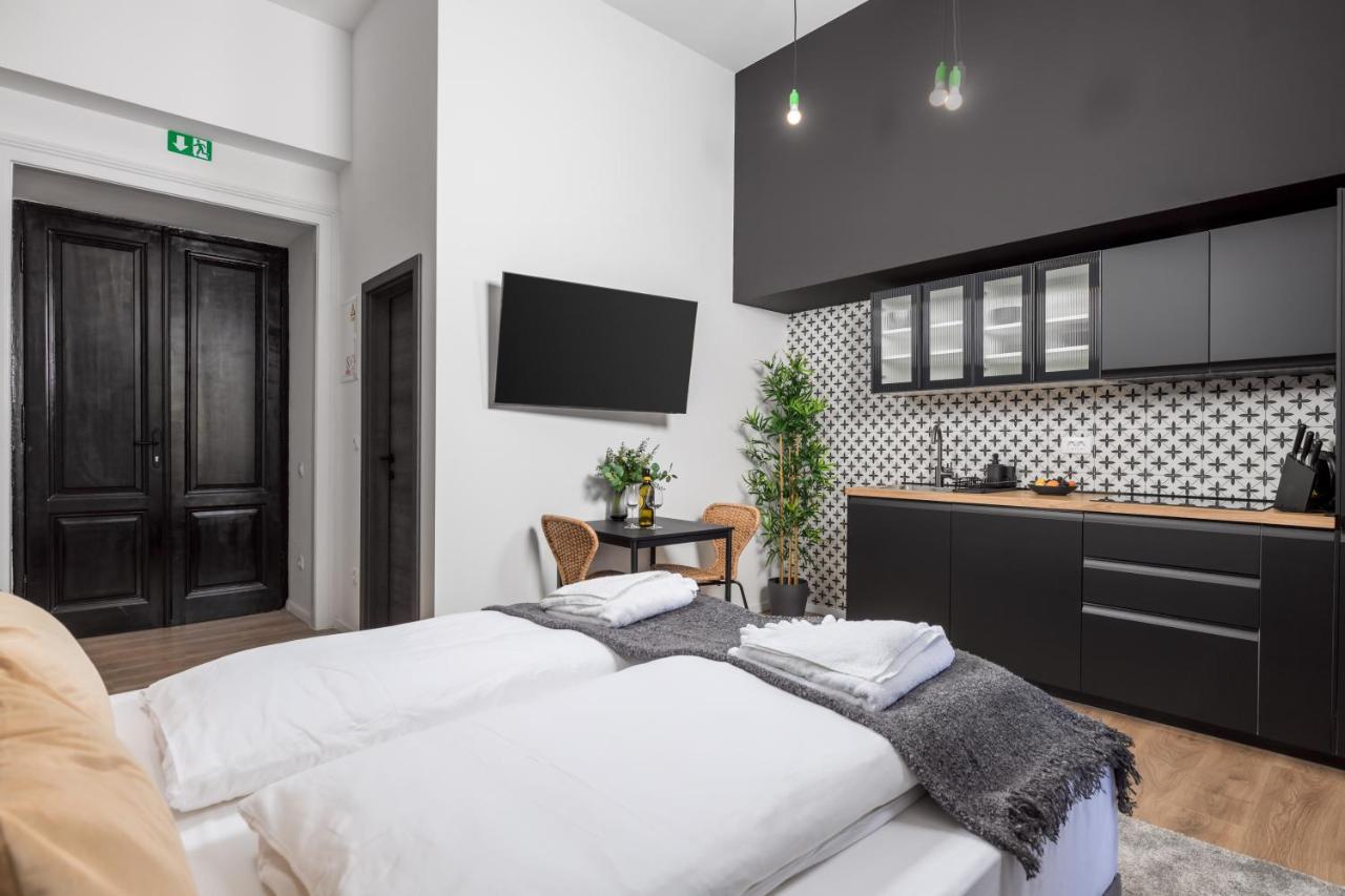 Apartments & Rooms One World Rijeka Luaran gambar