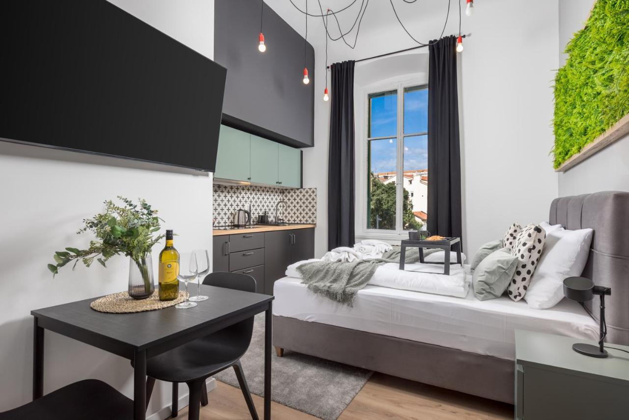 Apartments & Rooms One World Rijeka Luaran gambar