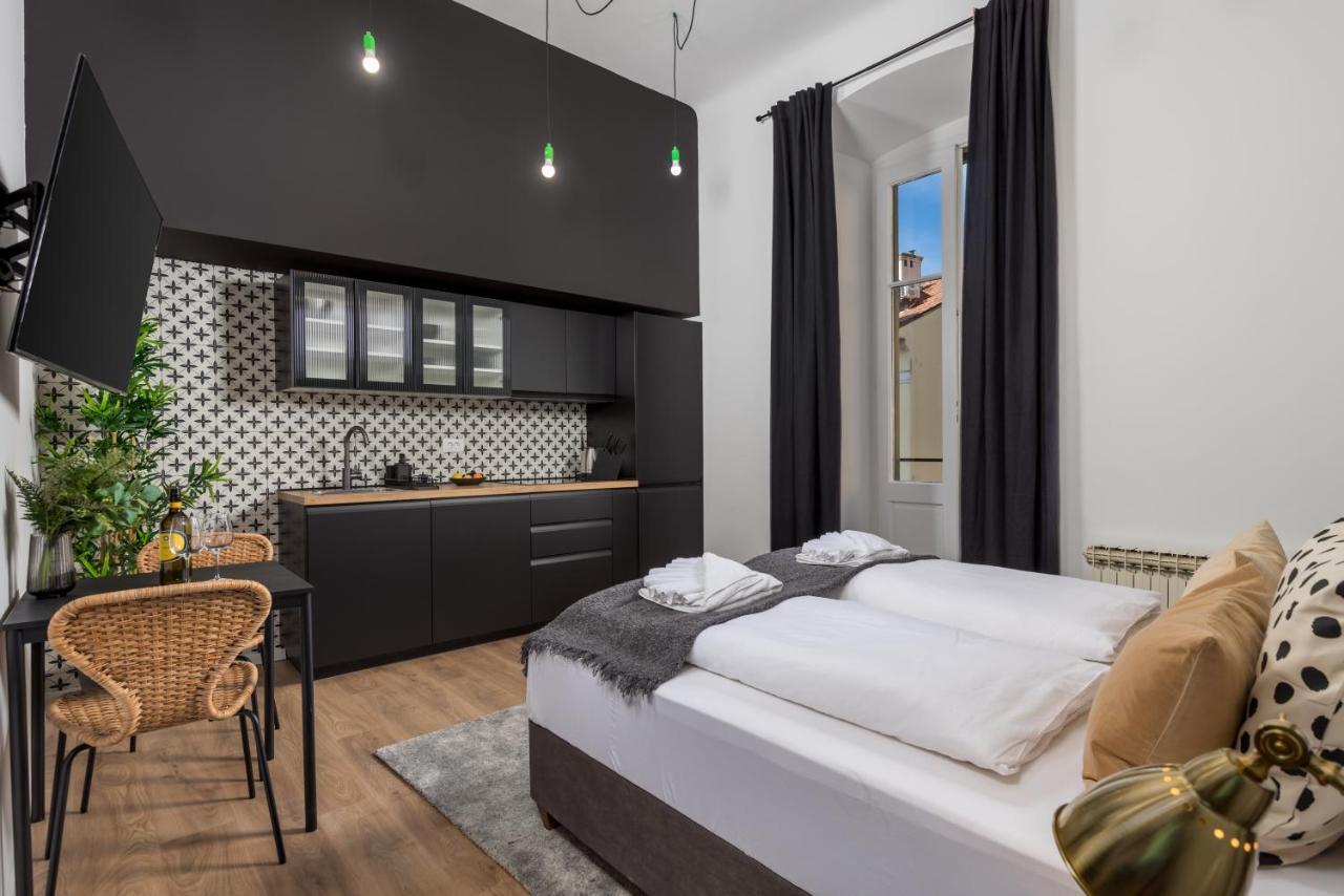 Apartments & Rooms One World Rijeka Luaran gambar